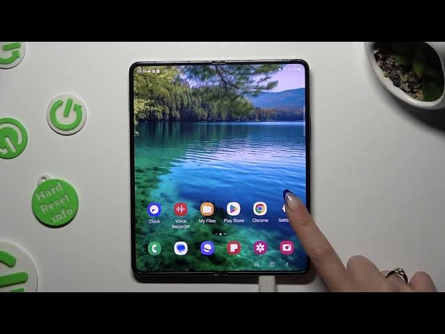 Video thumbnail for How to Apply iOS Launcher on SAMSUNG Galaxy Z Fold5 - Launcher iOS App