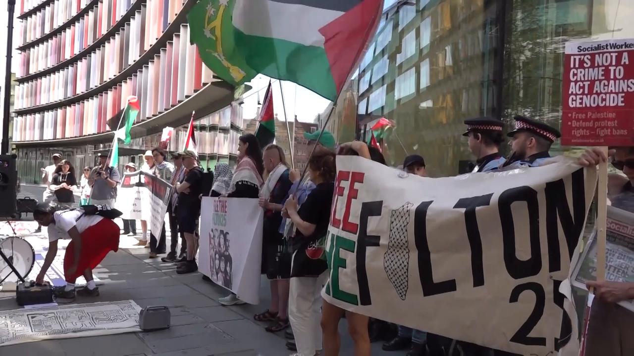 Video thumbnail for UK: Demonstrators gather outside Old Bailey Court in support of Filton 25 activists.