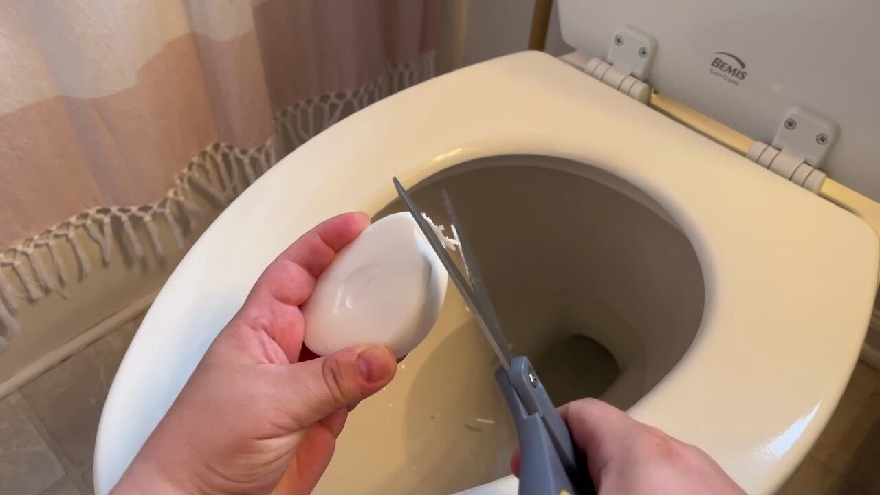 'Video thumbnail for Bizarre bathroom hacks to eliminate odors FOR GOOD!'