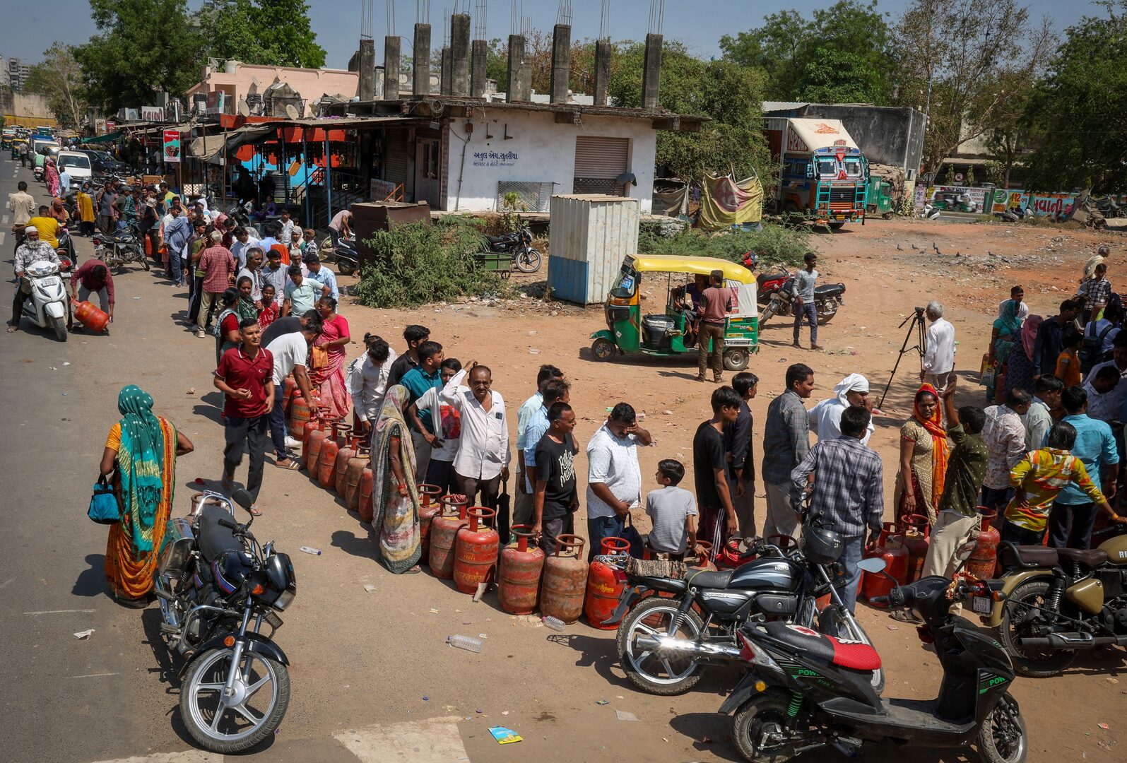 Video thumbnail for Fuel shortages bring queues, protests around the world