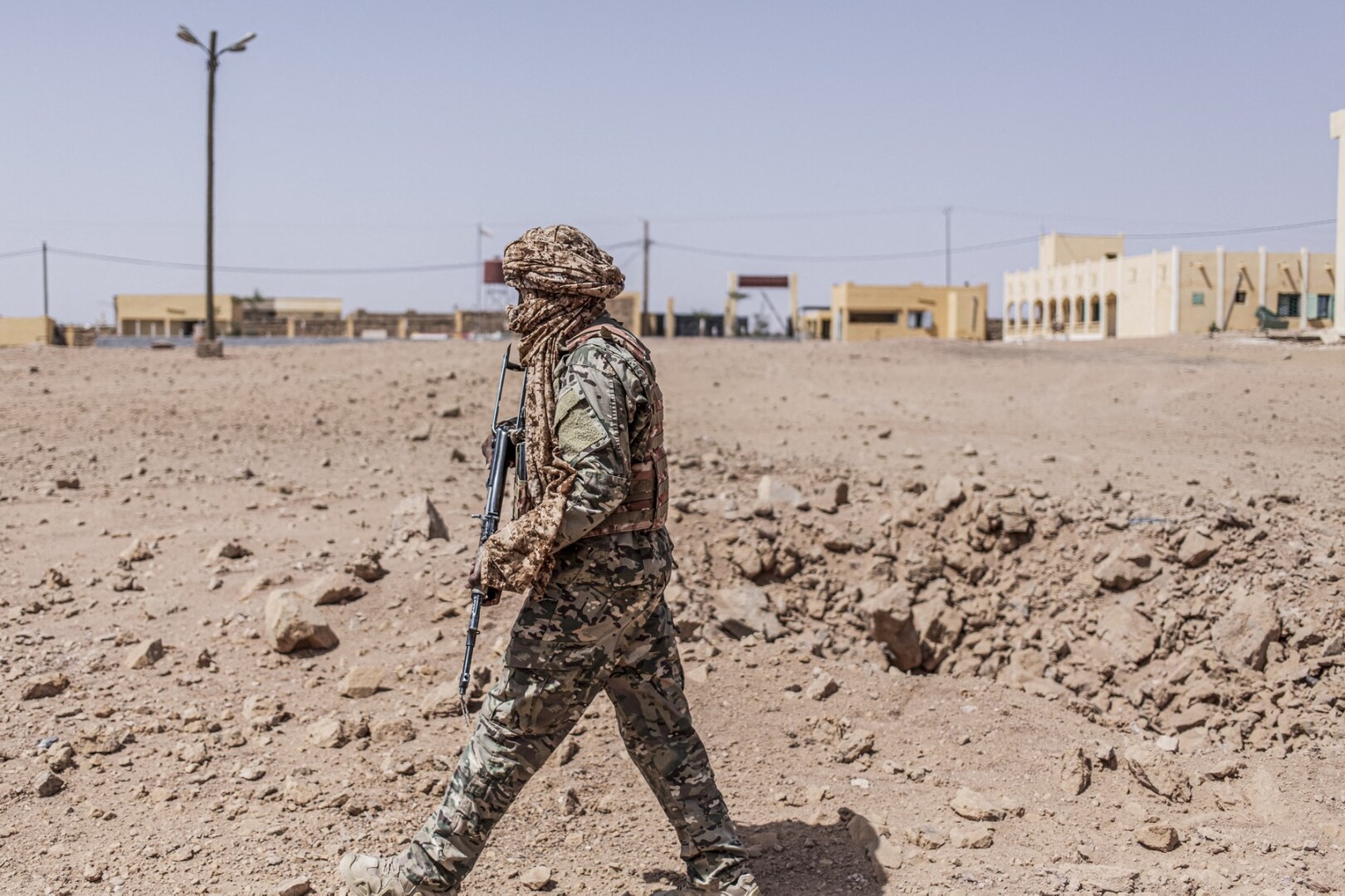 Video thumbnail for Mali’s security crisis deepens: Armed groups tighten grip on north after major gains