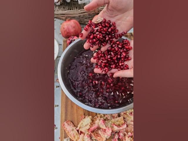 Video thumbnail for Pomegranate, made easy and clean! #food #shorts