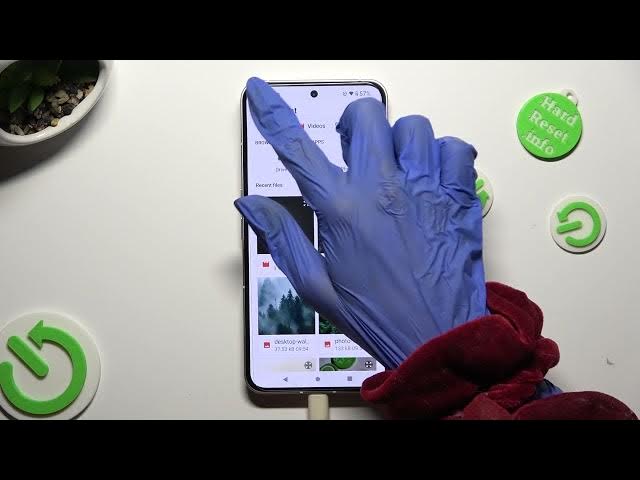 Video thumbnail for How to Add a Picture to SMS Message on a NOTHING Phone (2)