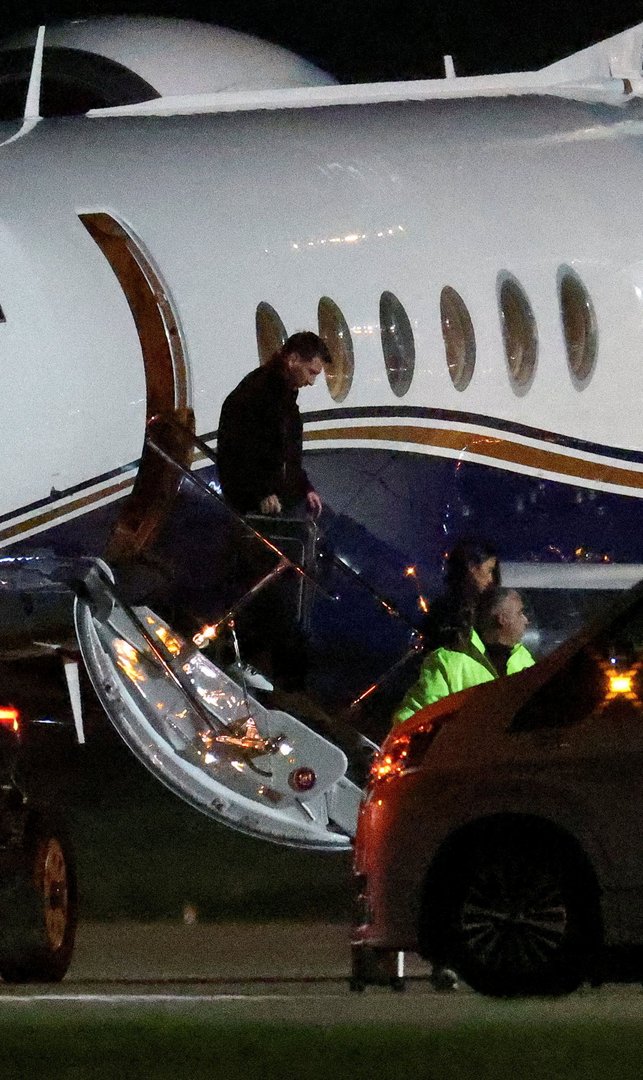 Video thumbnail for Lionel Messi returns to Argentina after father Jorge’s death