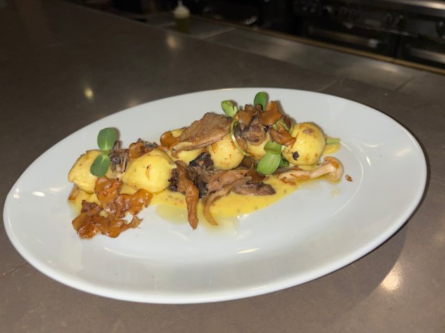 Video thumbnail for Long Island chefs take on hunger, one dinner at a time