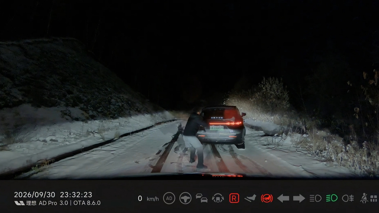 Video thumbnail for Man Stops Car Reversing on Snowy Road in Inner Mongolia