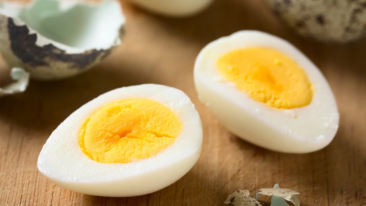 'Video thumbnail for How to Make Perfect Hard Boiled Eggs Yolks: video blog'