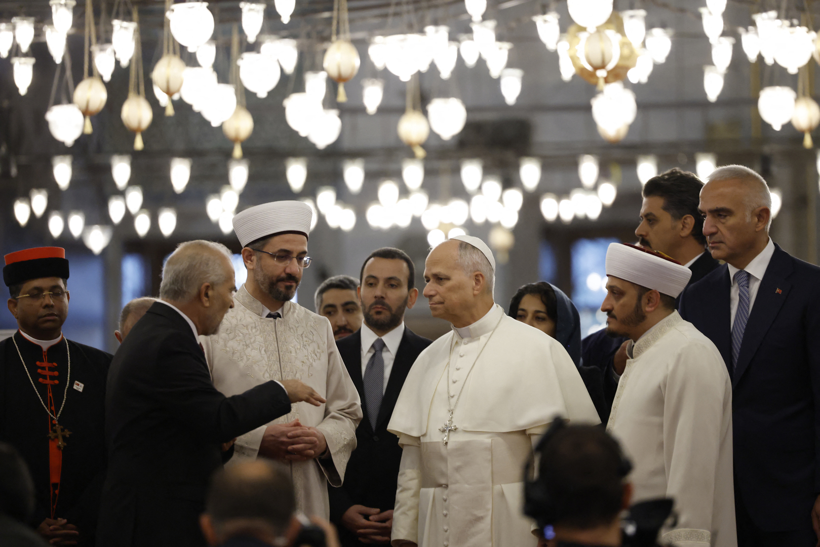 Video thumbnail for Pope Leo tours Istanbul’s Blue Mosque during Turkiye trip
