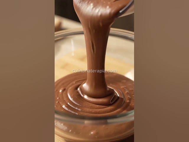 Video thumbnail for 🍫🍰 **Bolo Caseiro Amanteigado de Chocolate: fofinho e irresistível!** 😍