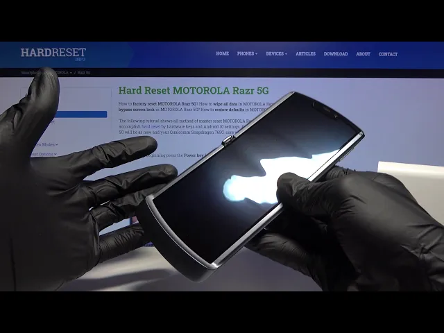 Video thumbnail for Unboxing of MOTOROLA Razr 5G – First Impression / Overview