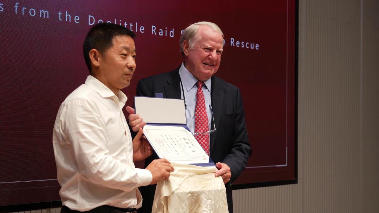 Video thumbnail for China: Doolittle Raiders' Descendants Retrace Rescue Sites in Shangrao.