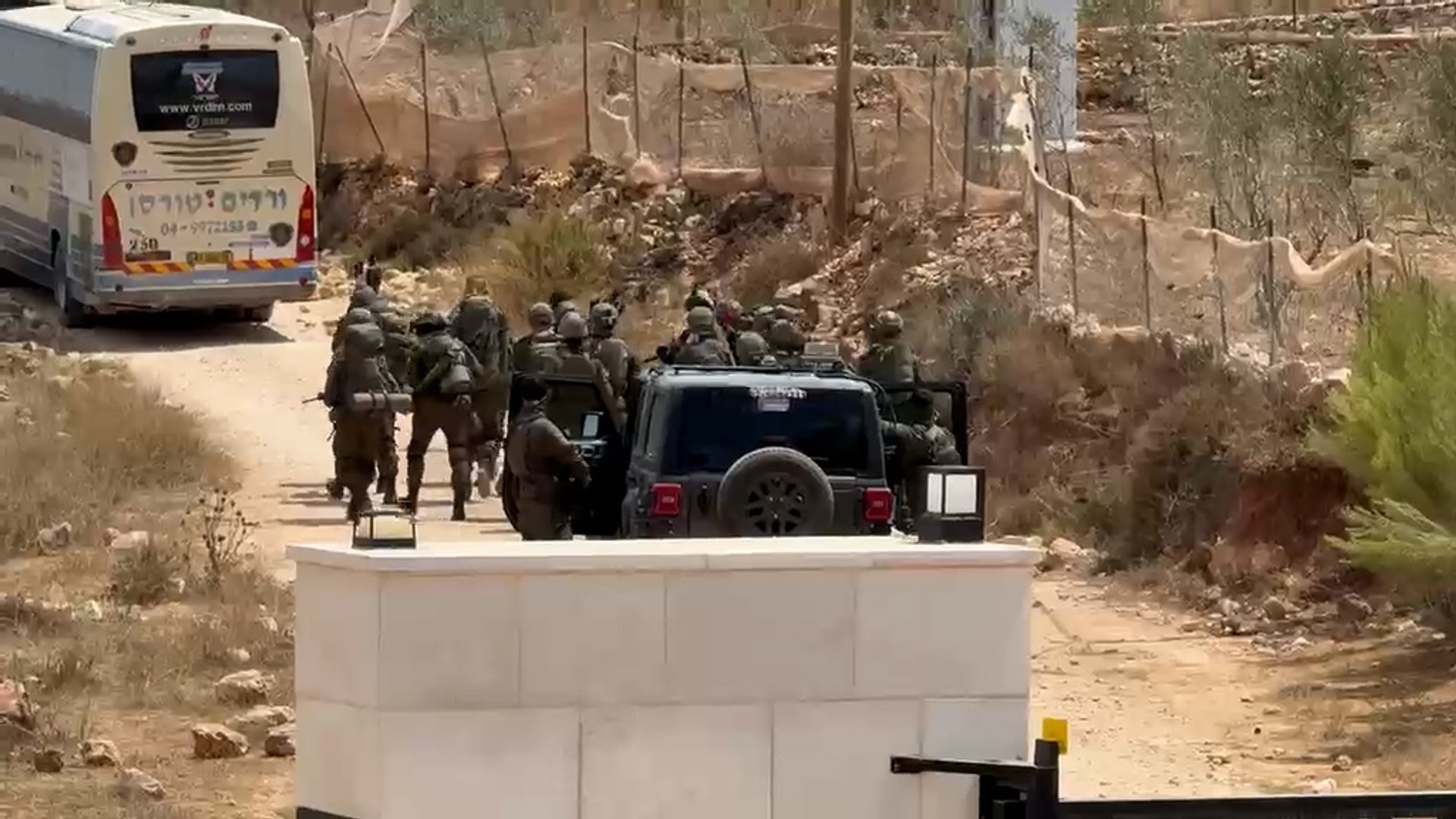 Video thumbnail for Israeli army besieges Palestinian homes in occupied West Bank