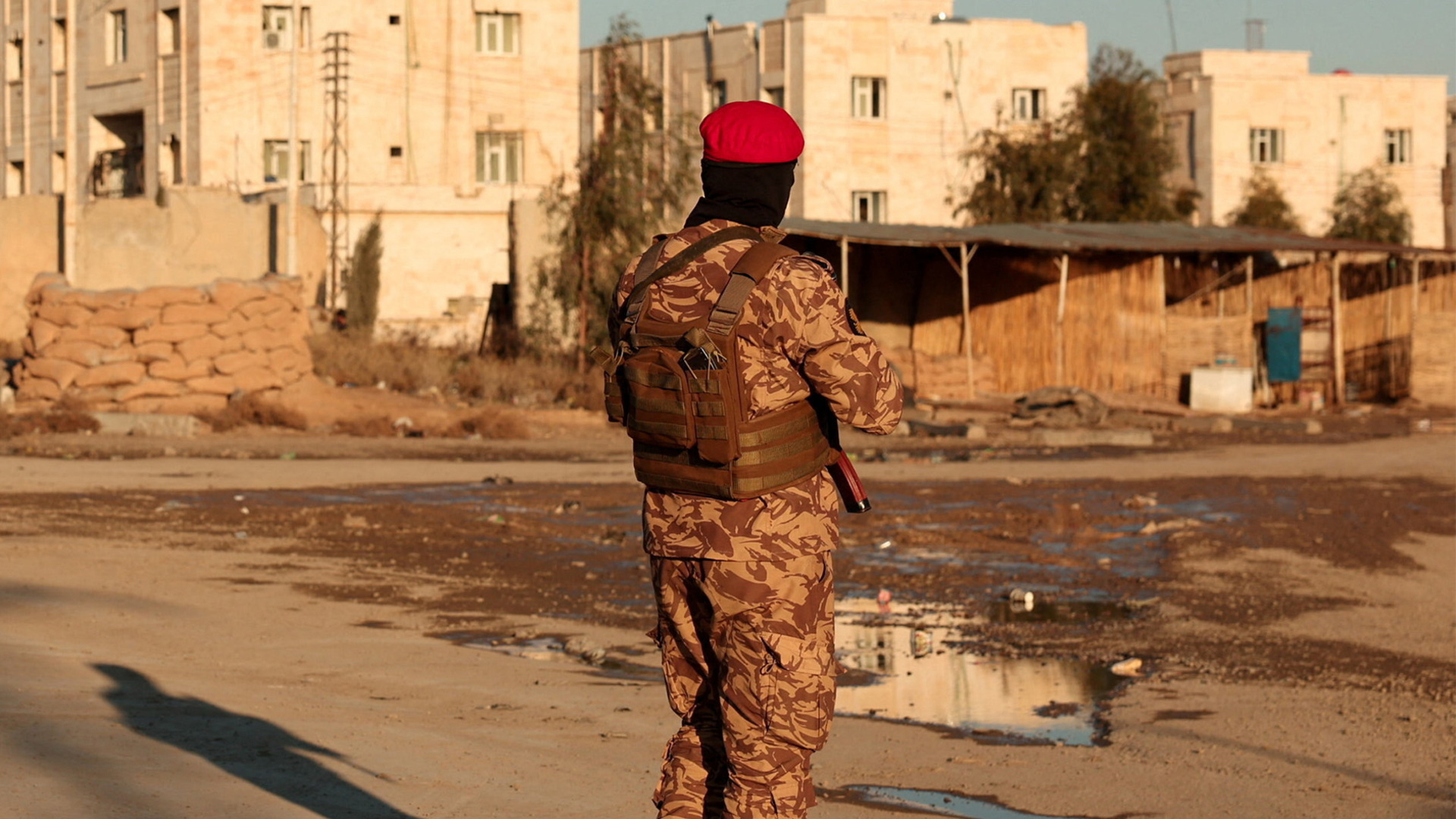 Video thumbnail for Manhunt for ISIL prisoners in Syria after fighting near jails