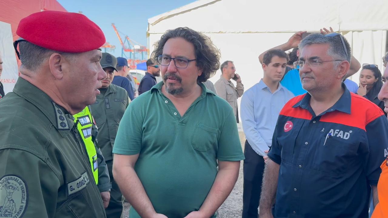 Video thumbnail for Venezuela: Venezuelan officials thank Turkish rescue team in quake-hit La Guaira.