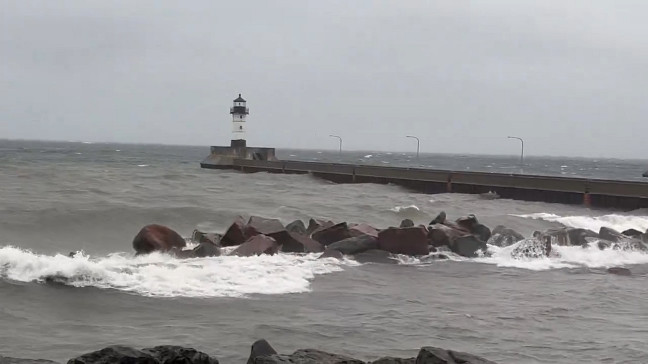 Video thumbnail for Winter storm impacts Duluth Canal Park in Minnesota