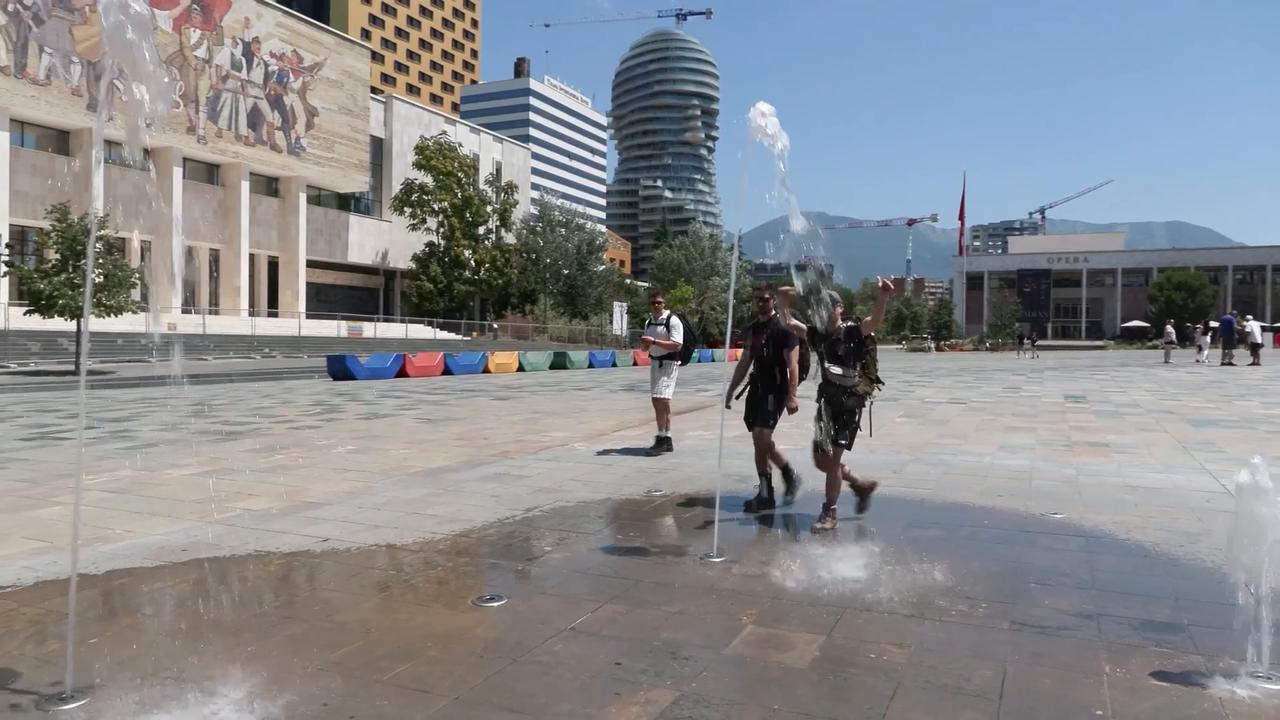 Video thumbnail for Albania: Albania faces high temperatures as residents cool off in parks.