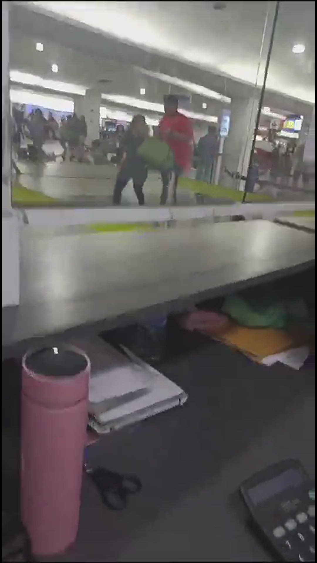 Video thumbnail for Multiple people shot after man holding 18 hostages inside a bus in Rio de Janeiro