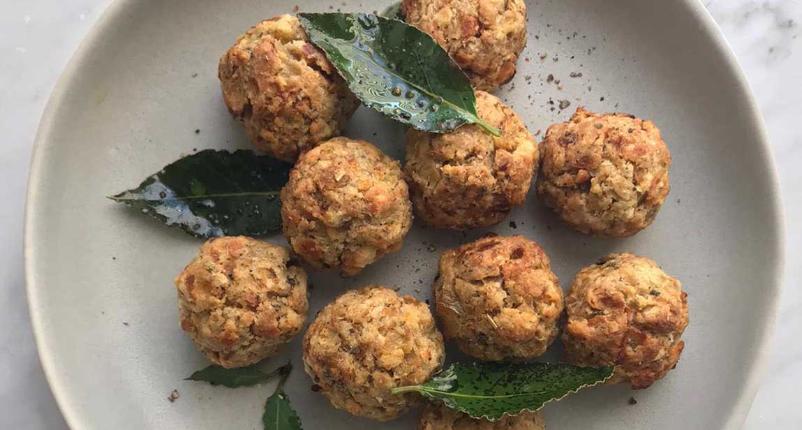 Video thumbnail for Sage & onion stuffing