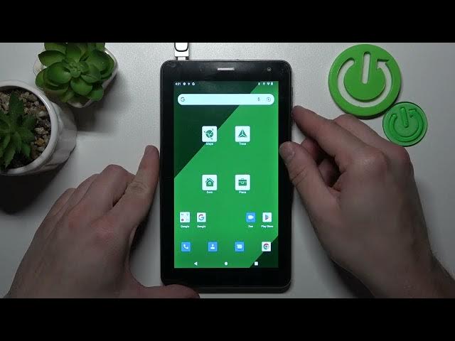 Video thumbnail for Connect Pen Drive to NAVITEL T787 - Input USB Flash Drive