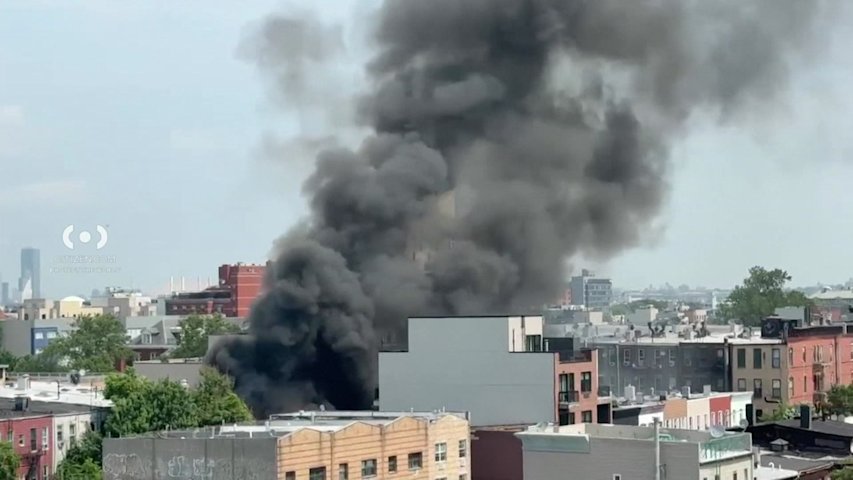 Video thumbnail for Video shows heavy smoke from shed fire in Bushwick; firefighters injured