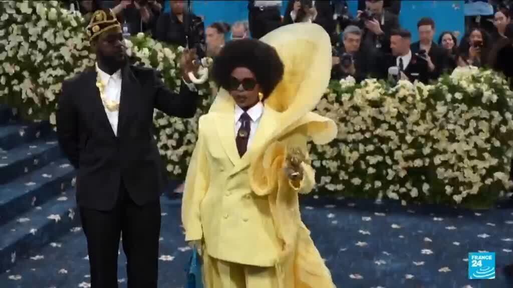 Video thumbnail for Met Gala pays tribute to Black fashion and designers and includes Rihanna pregnancy surprise