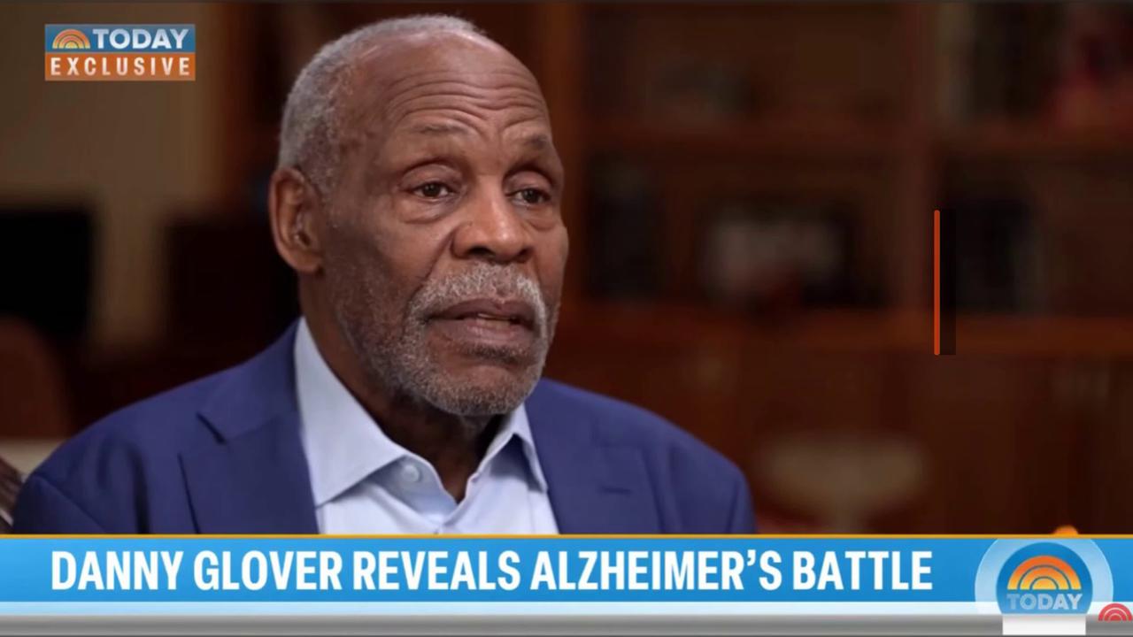 Video thumbnail for Danny Glover révèle le combat qu'il mène contre Alzheimer.