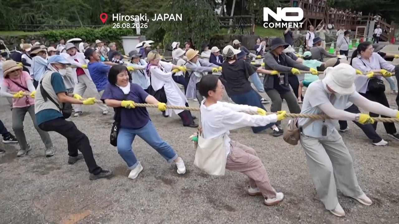 Video thumbnail for More than 1,000 volunteers pull historic castle back to its original site in Japan