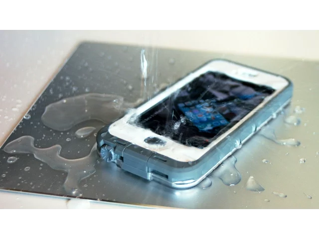 Video thumbnail for 5 cases to keep your iPhone SE safe and stylish