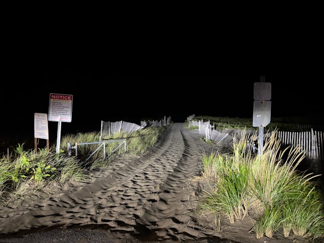 Video thumbnail for LIVE UPDATES: Nor’easter brings rough surf to Long Island’s East End