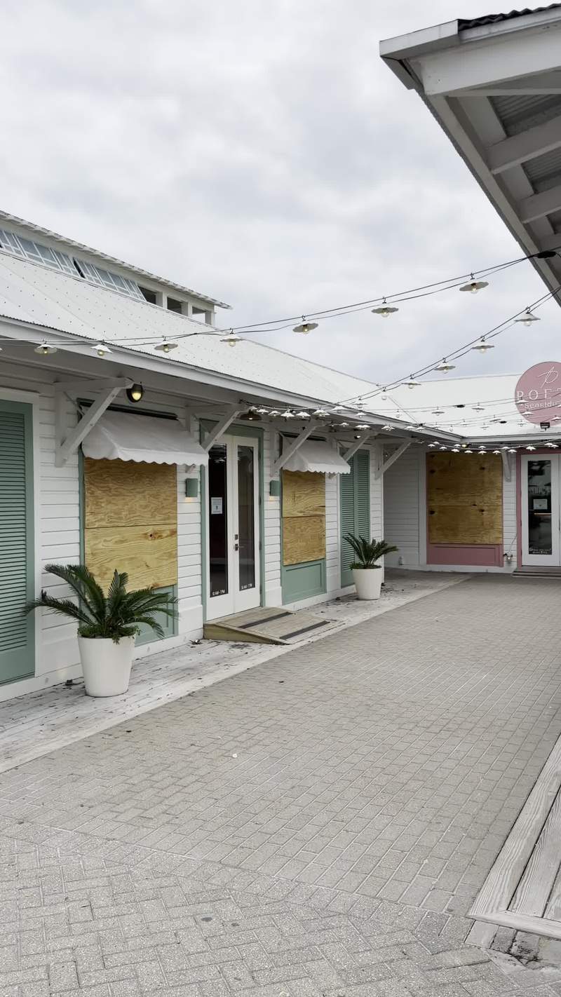 Video thumbnail for Seaside Florida Boarded Up before Hurricane Isaias
