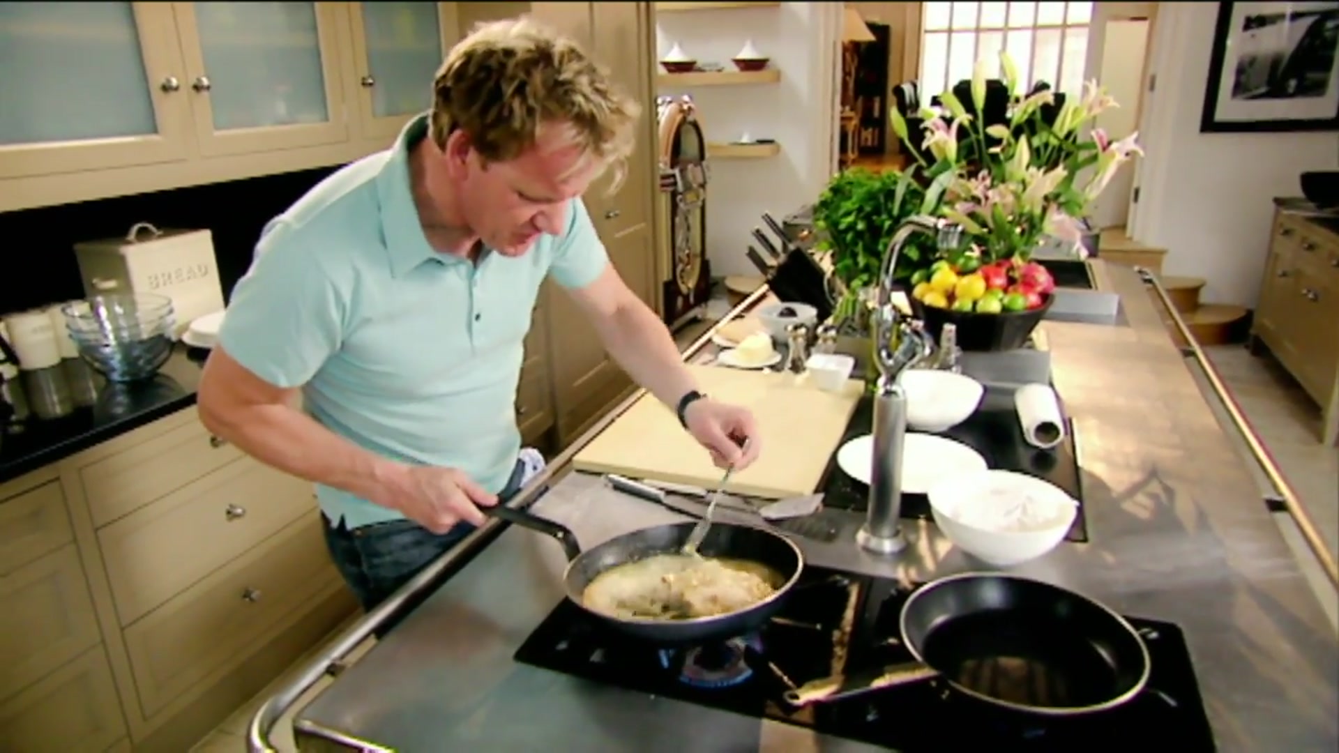 Video thumbnail for Gordon Ramsay's Skate Recipe ¦ The F Word (720p 25fps)