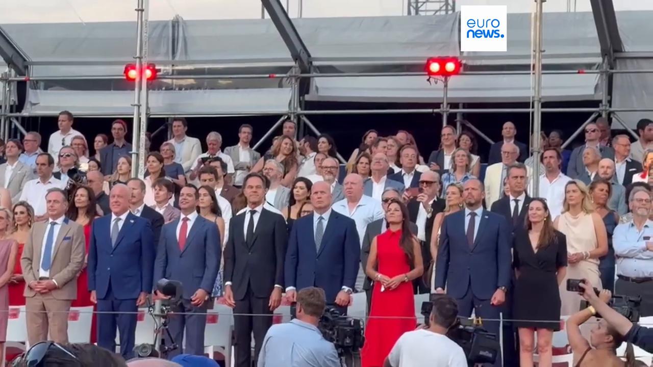 Video thumbnail for Stars, Stripes, VIPs and Protests: Brussels hosts US Independence bash