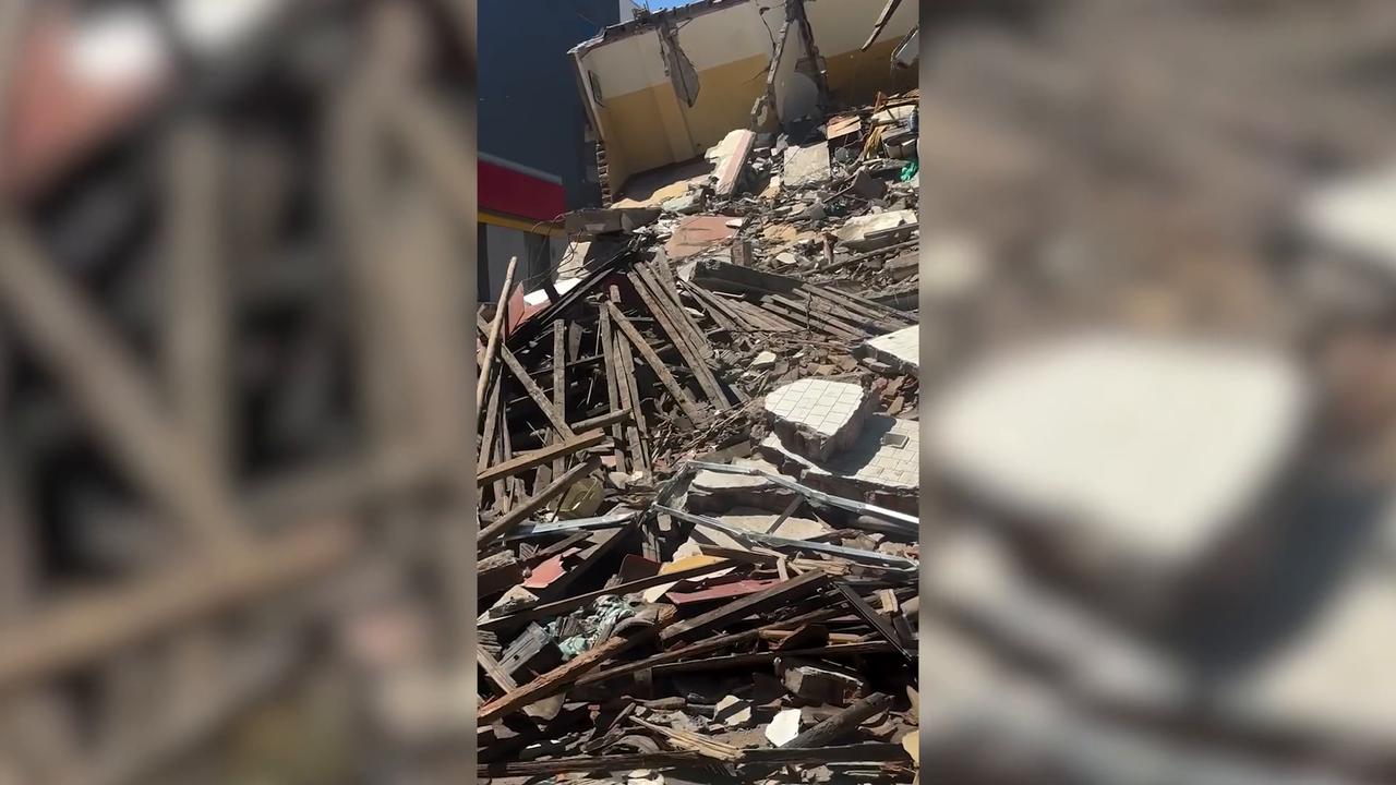 Video thumbnail for Colombia: Death toll from massive earthquake in Colombia rises to 169.
