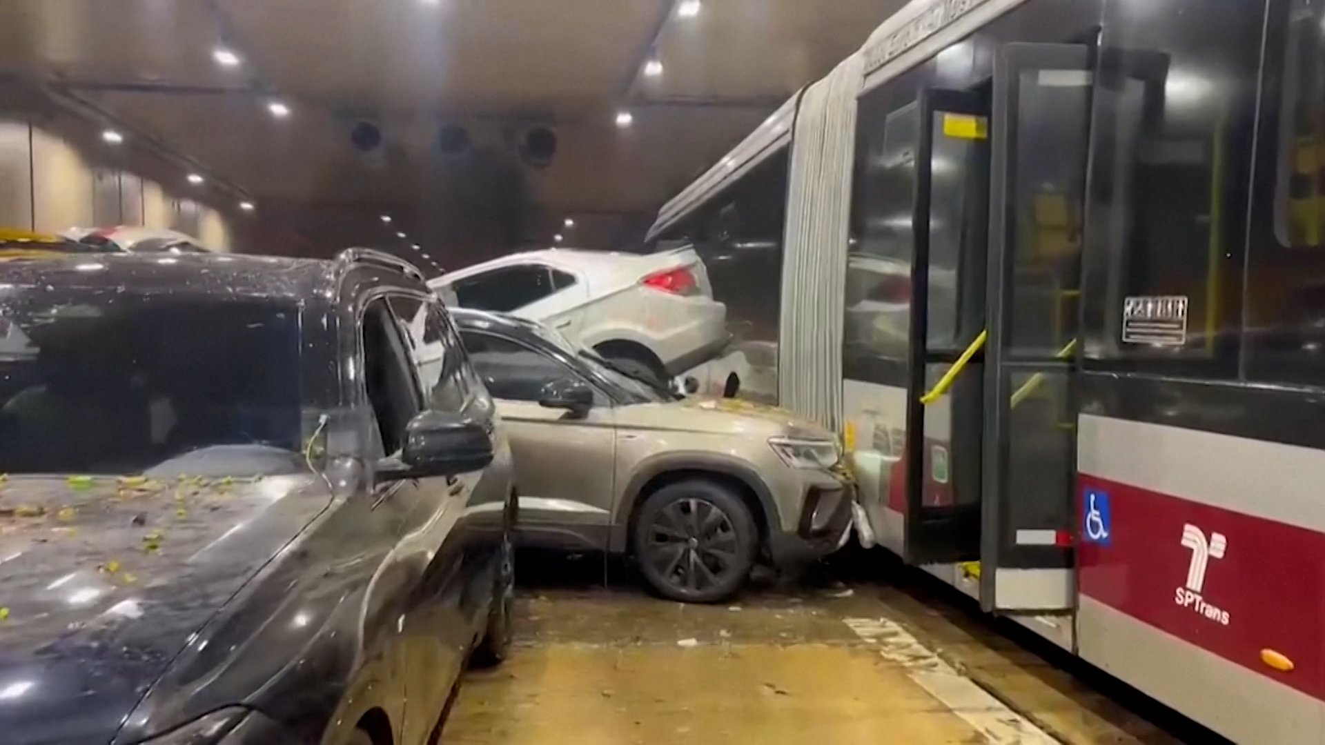 Video thumbnail for Heavy rain causes mass pileup in Brazil tunnel