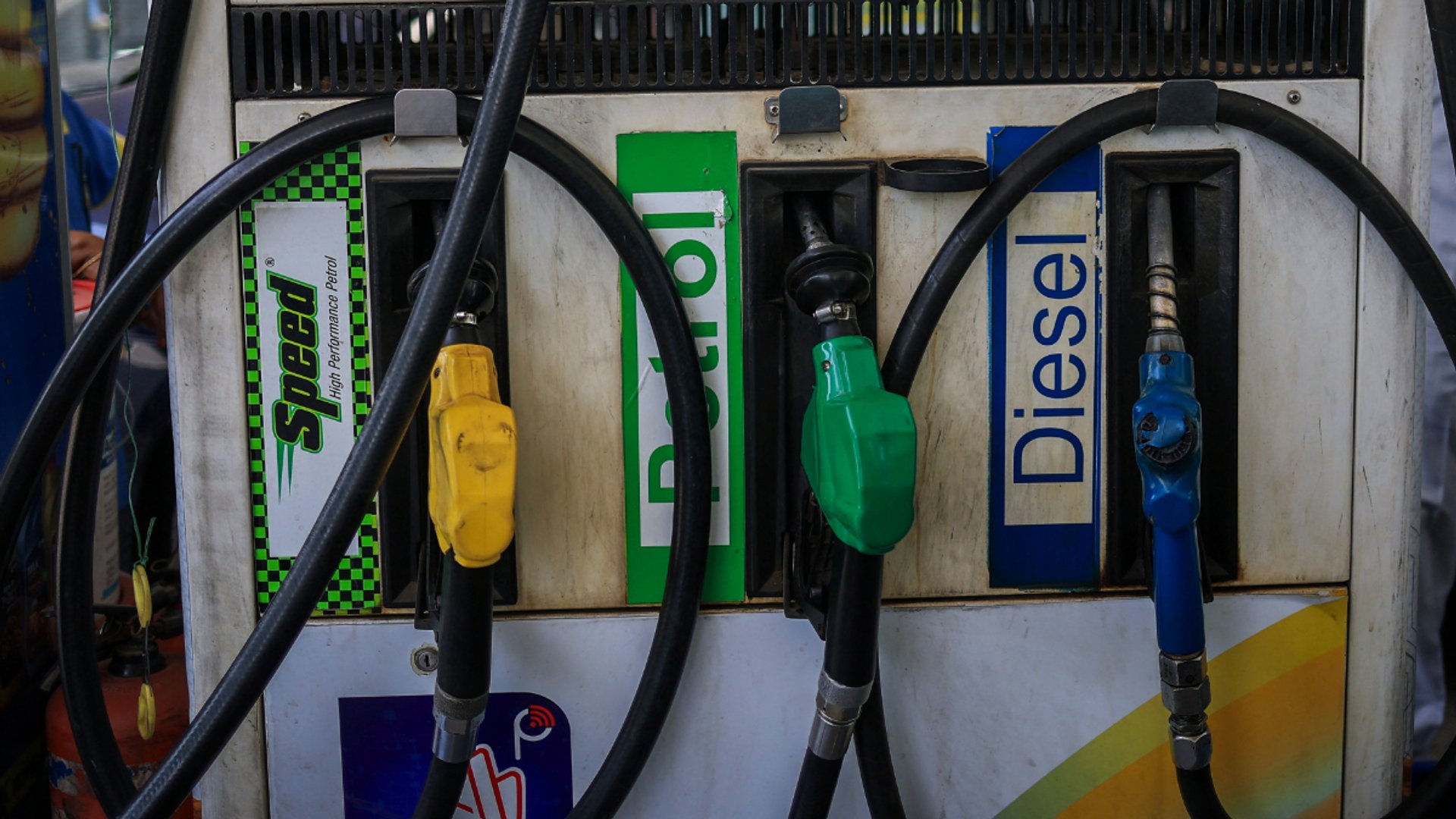 Video thumbnail for Occupied West Bank fuel shortage: Israeli restrictions disrupt Palestinian supplies