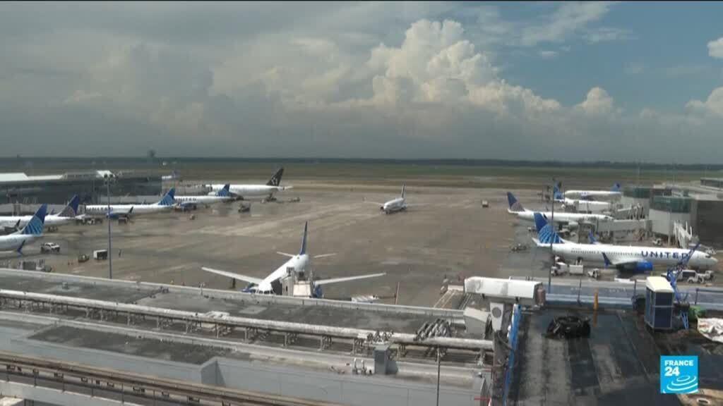 Video thumbnail for Airlines prepare for heavy US Thanksgiving holiday traffic after shutdown