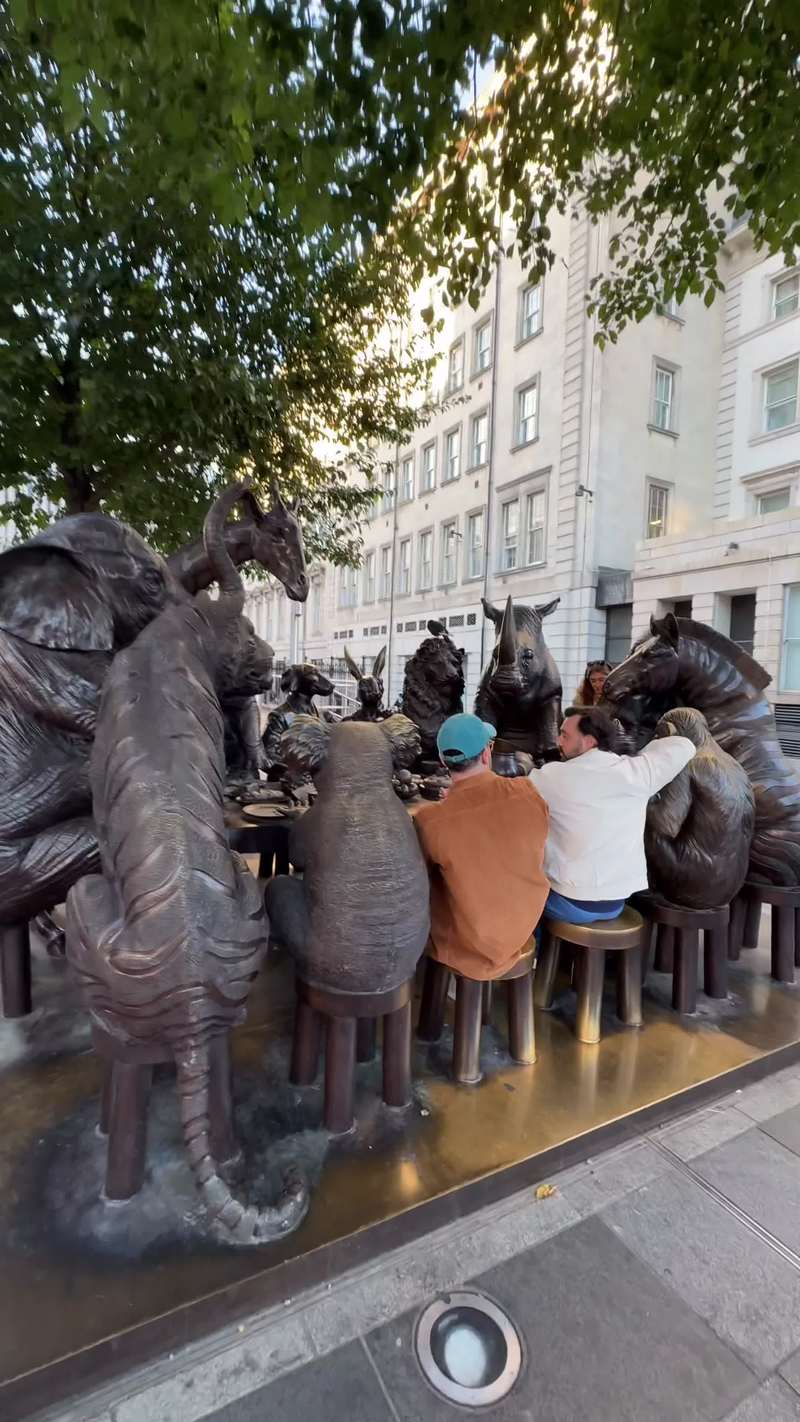 Video thumbnail for Strangers Share a Bronze Jungle Feast in the City