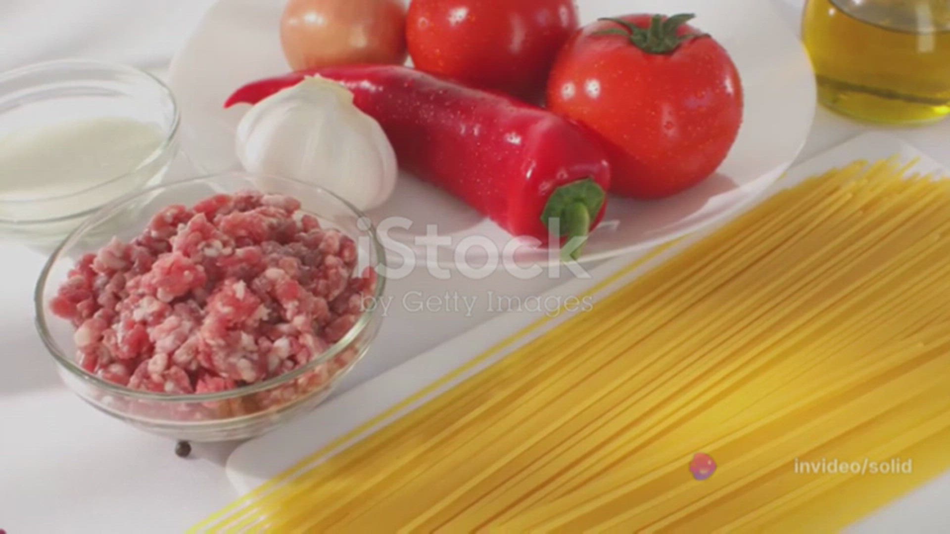 'Video thumbnail for  Easy Recipe for Classic Spaghetti Bolognese'