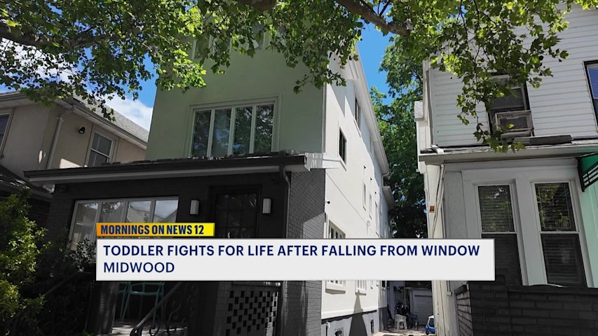 Video thumbnail for 2-year-old girl remains in critical condition after window fall in Midwood