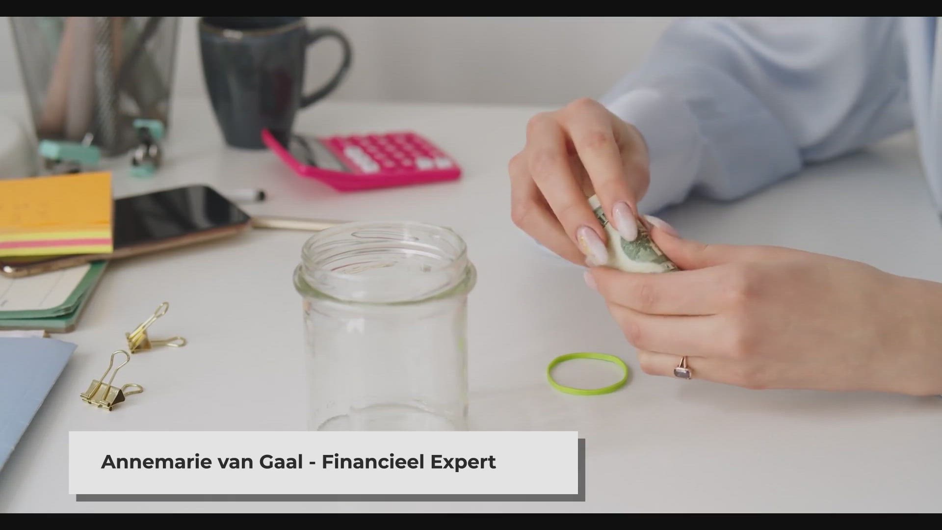 Video thumbnail for Annemarie van Gaal's 'Gevonden Geld': Slimme bespaartips voor iedereen
