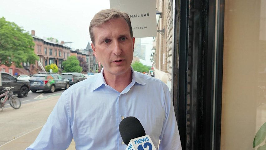 Video thumbnail for Coffee shop faces backlash, DOJ investigation after banning Rep. Dan Goldman