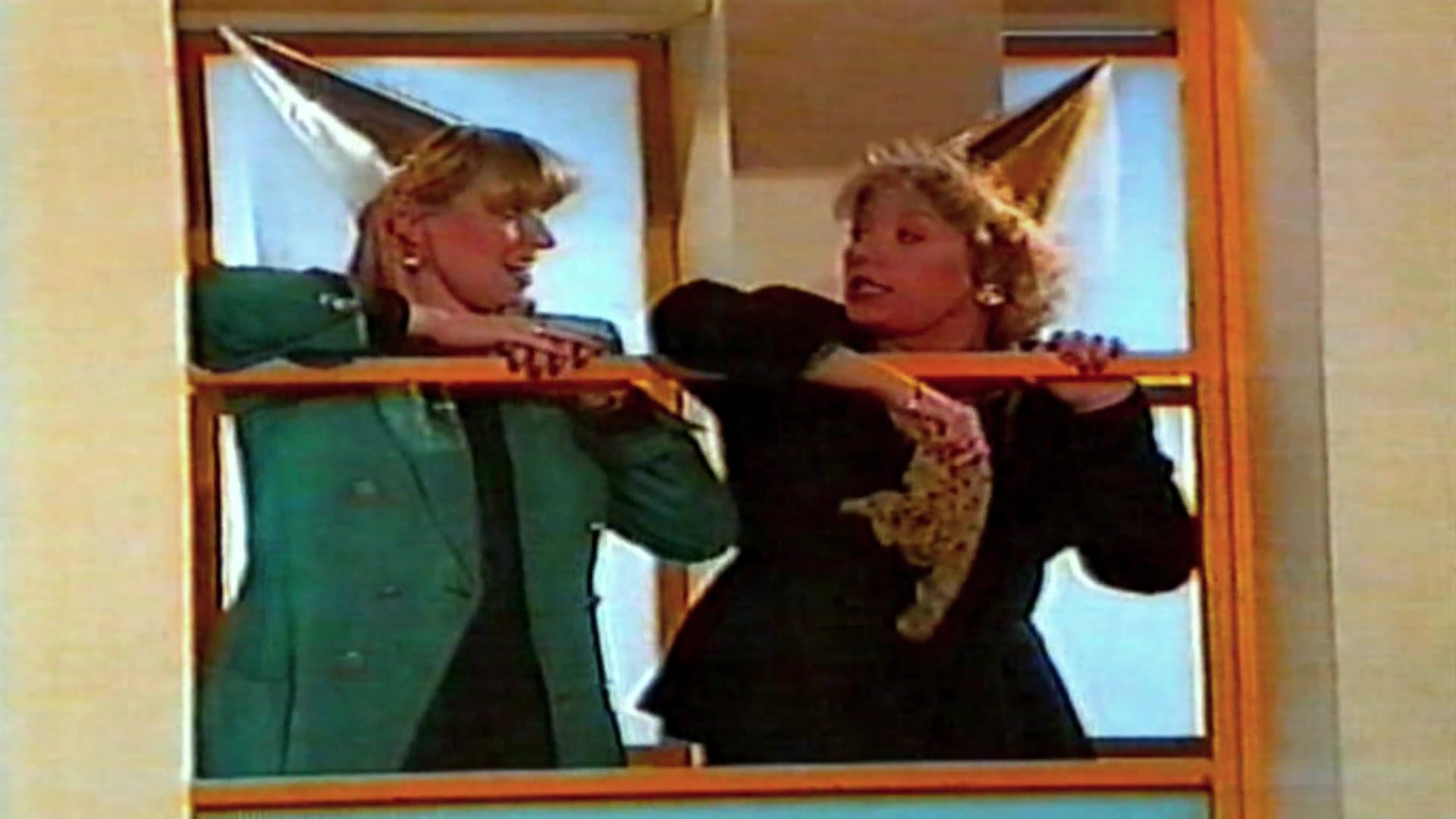 Video thumbnail for Chantal Ladesou et Catherine Blanchard - Octobre 1988