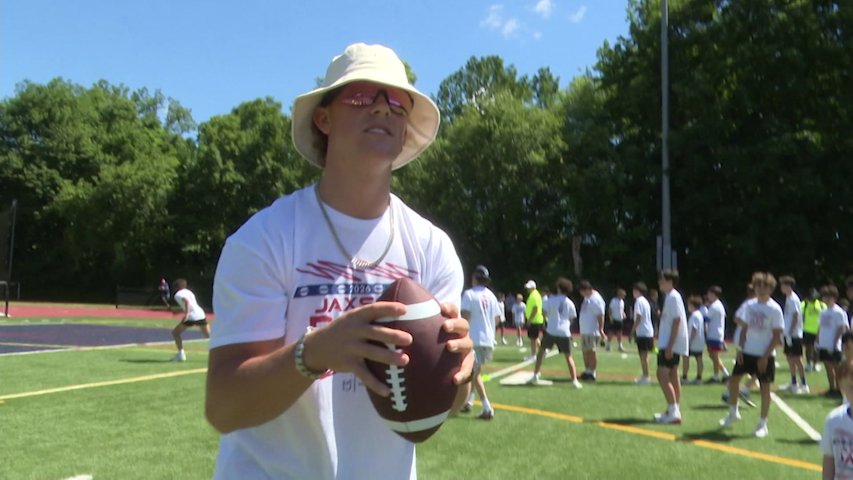 Video thumbnail for New York Giants quarterback Jaxson Dart hosts football camp at Staples High School in Westport