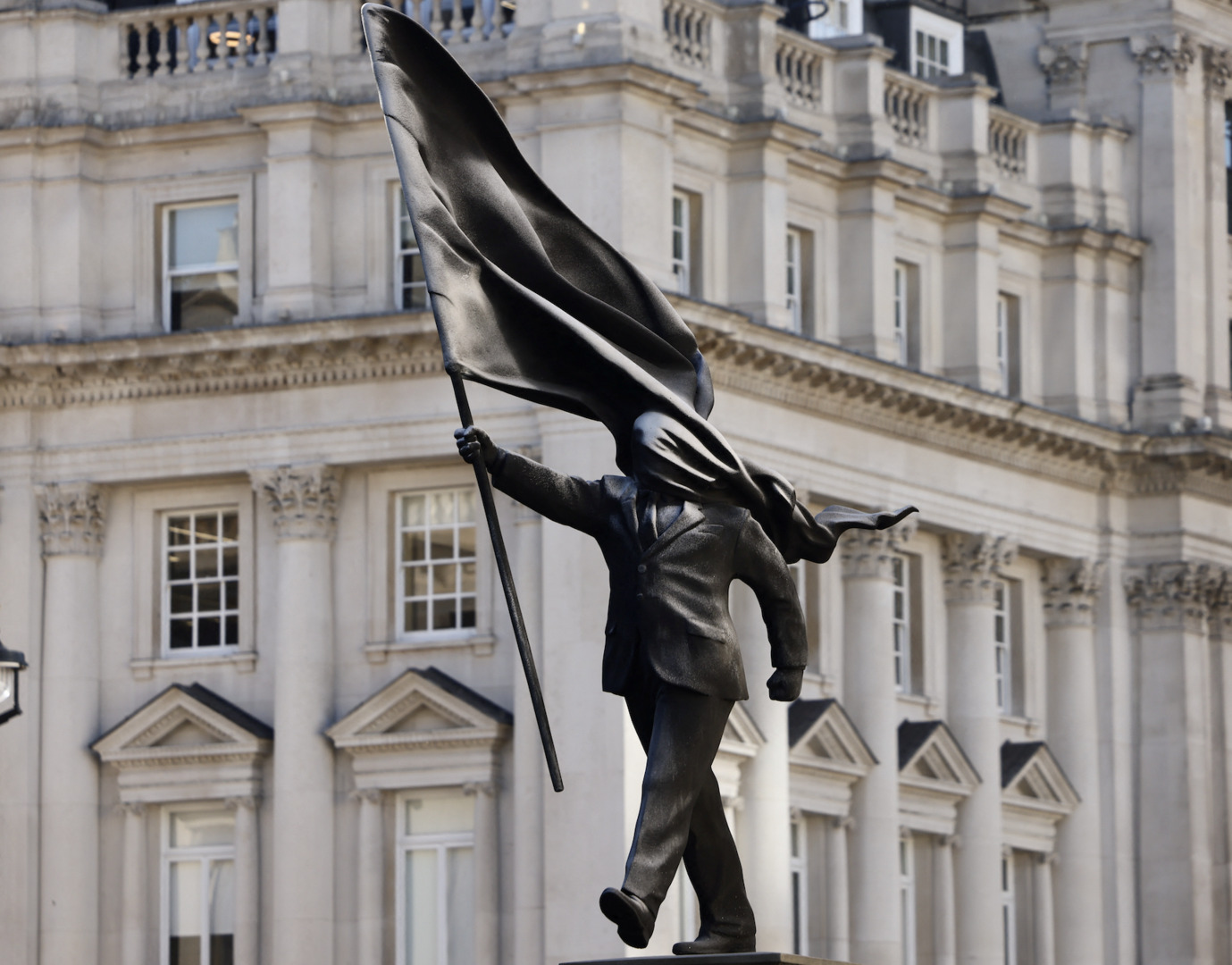 Video thumbnail for New Banksy sculpture appears to show politician blinded by his own flag