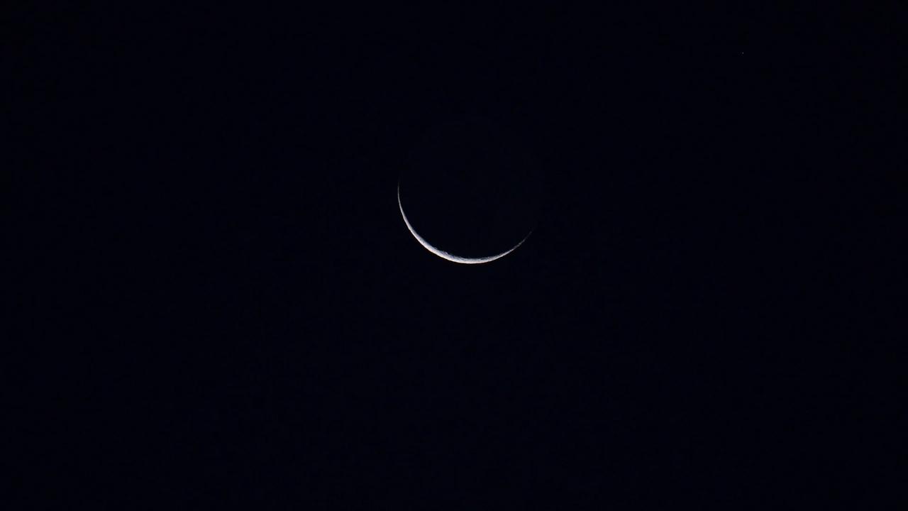 Video thumbnail for Türkiye: Crescent moon creates stunning pre-dawn views over Türkiye's Van.