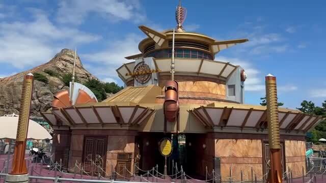 Video thumbnail for A Wet Ride On Aquatopia at Tokyo DisneySea