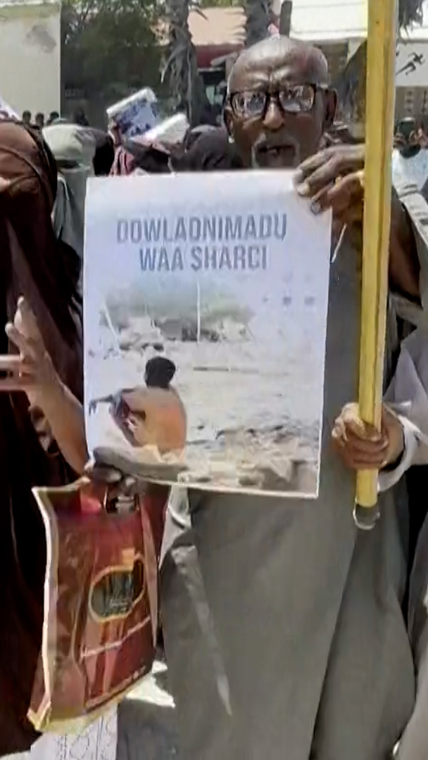 Video thumbnail for Somalis rally against government-ordered evictions in Mogadishu