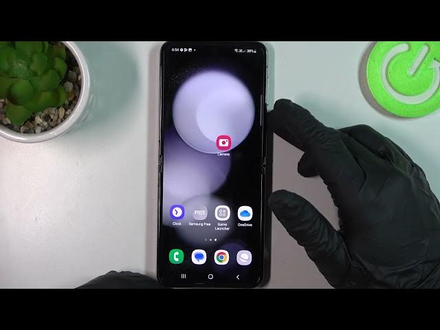 Video thumbnail for Useful Google Assistant Commands in SAMSUNG Galaxy Z Flip5 – Learn Google Commands