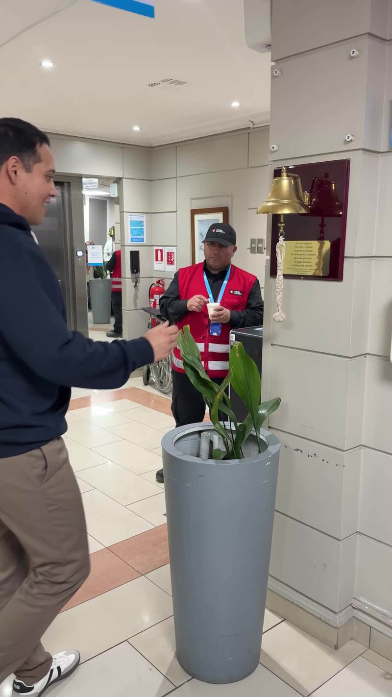 Video thumbnail for Ringing the Hospital Bell after Finishing Radiation Therapy