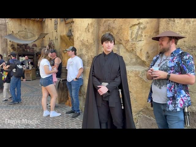 Video thumbnail for Luke Skywalker in Star Wars: Galaxy's Edge 4K